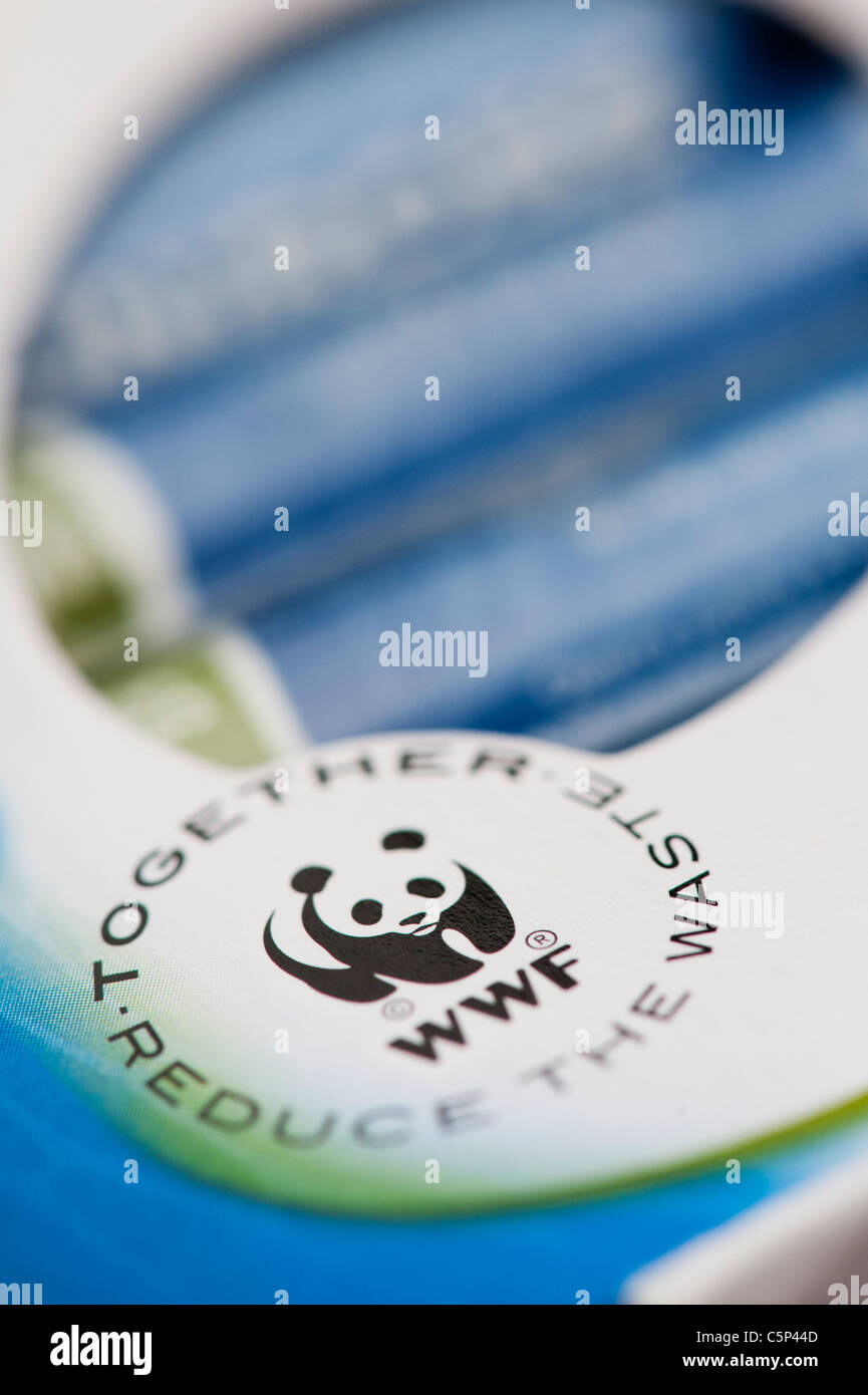 WWF zusammen reduzieren das Abfallprodukt Etikett auf Akku-Paket Stockfoto