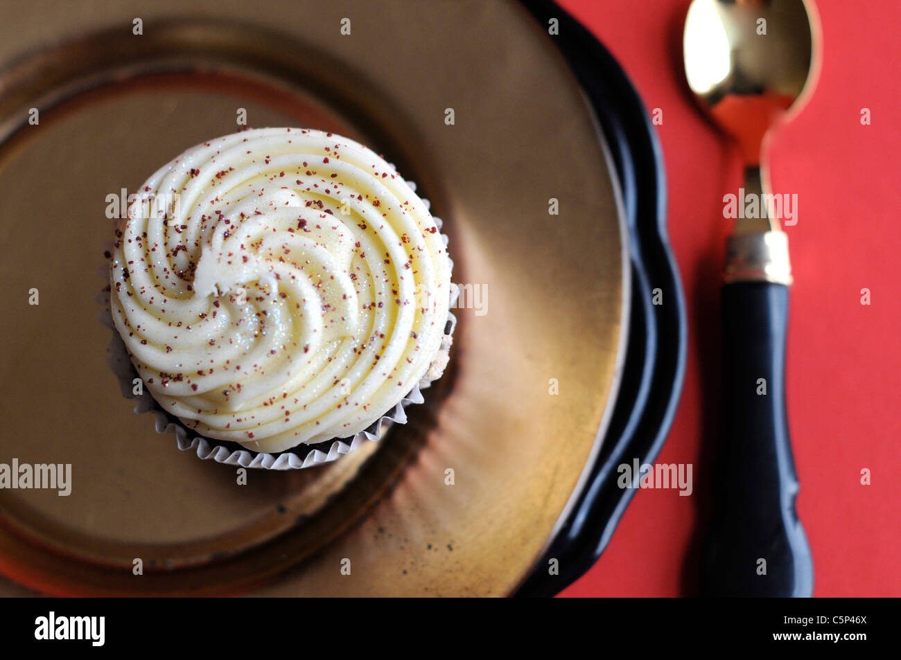 Vanille Cupcake mit Frischkäse frosting Stockfoto