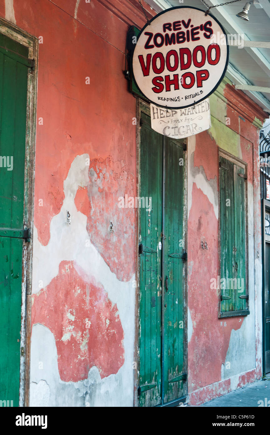 Schaufenster der Reverend Zombie-Voodoo-Shop geschlossen. French Quarter in New Orleans. Stockfoto