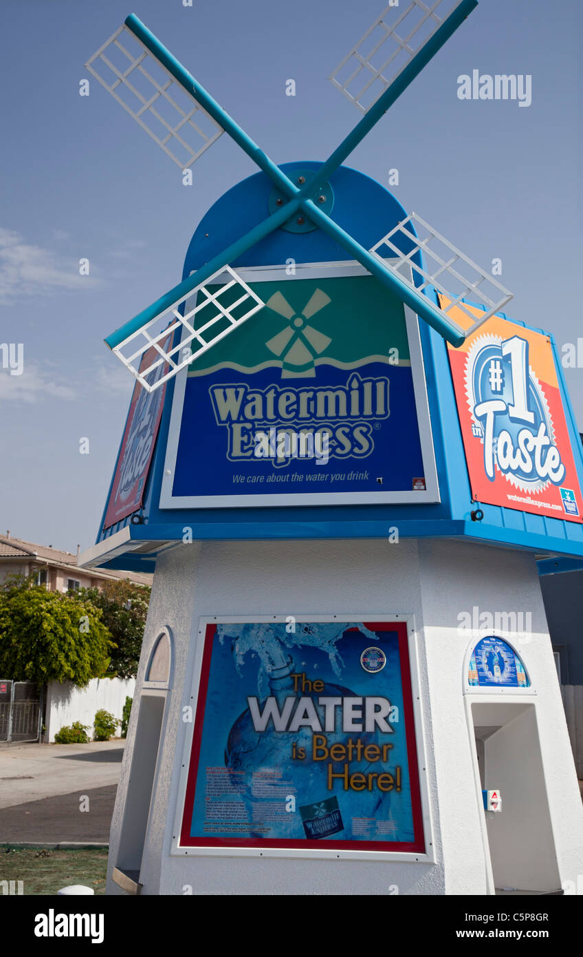Drive-up gereinigtes Wasser Dispenser Stockfoto