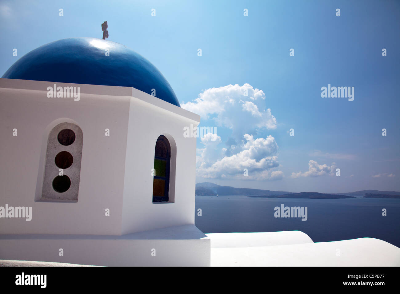 Oia, Santorini, griechische Insel, Griechenland, legendären Reisen Reiseziel weiß gewaschene Gebäude Caldera Kykladen blaue Kuppel Kirche Stockfoto