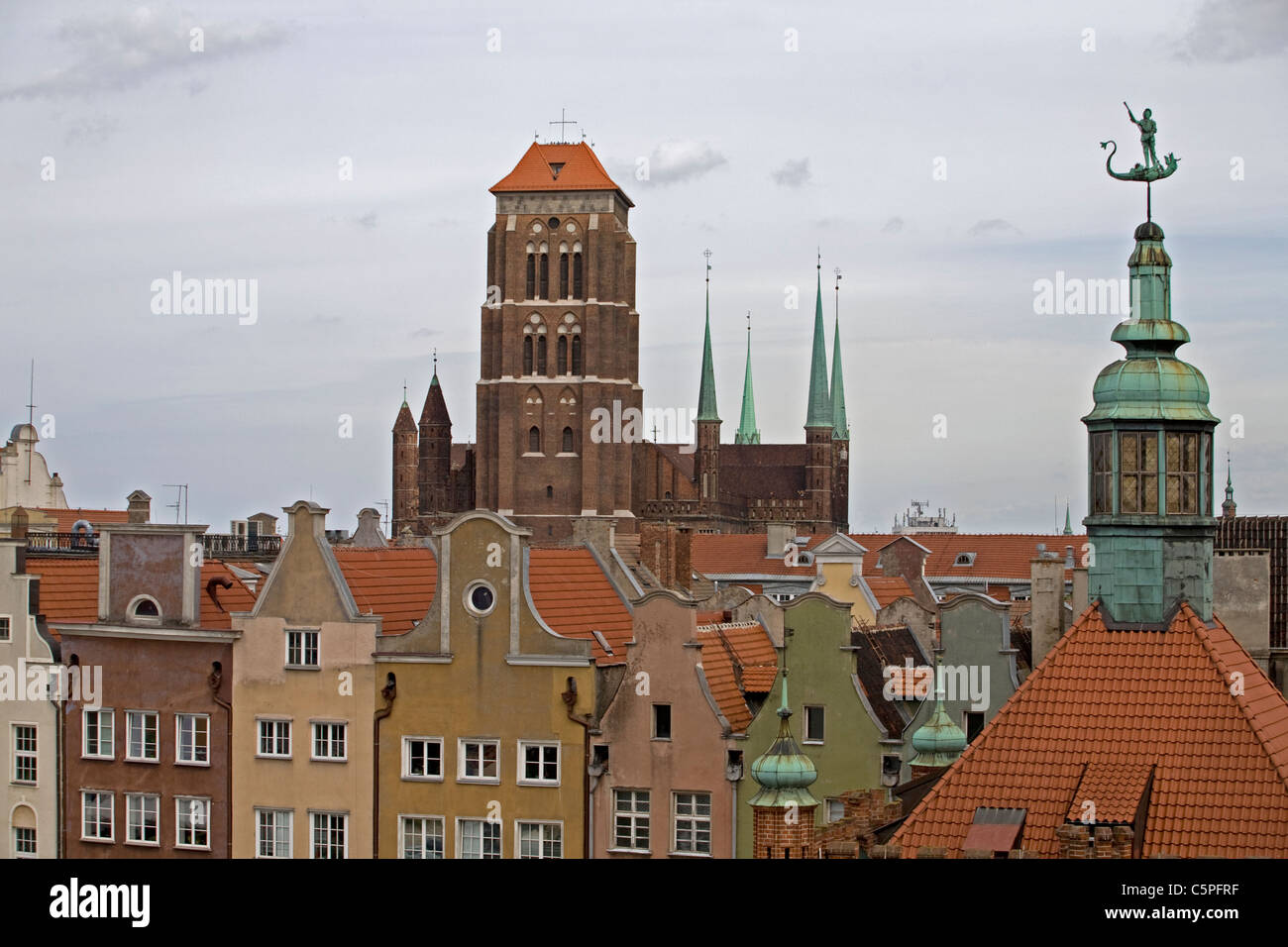 Blick auf die Marienkirche (Bazylika Mariacka) in Gdansk (Danzig) Polen Stockfoto