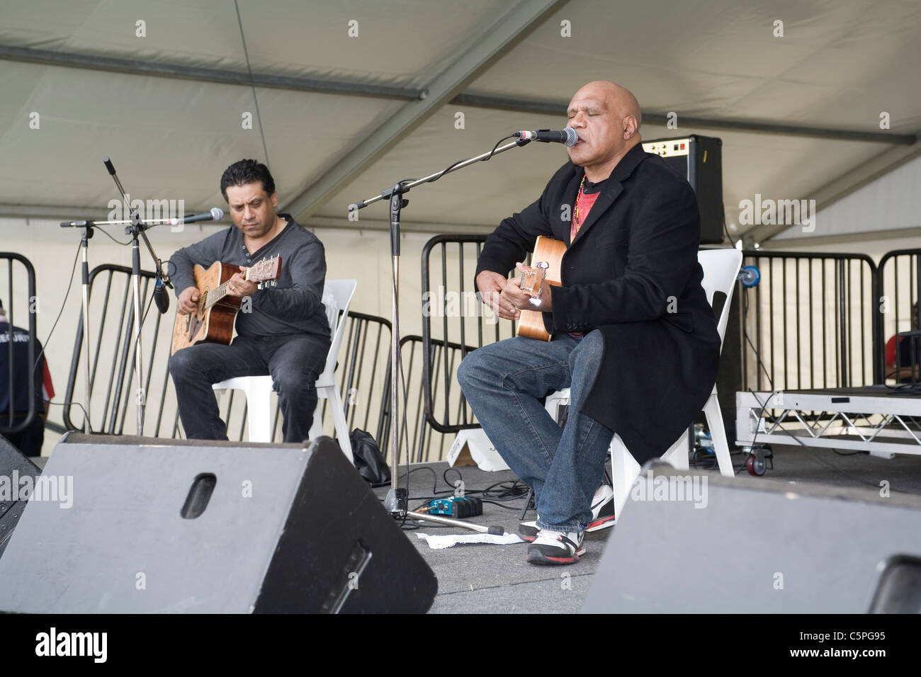 Australian Aboriginal Sänger & Songwriter, Archie Roach, erklingt in der Bassendean Family Day, NAIDOC Woche 2011. Stockfoto