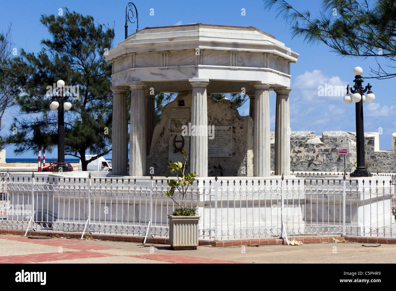 Denkmal für acht kubanischen Medizinstudenten im Jahre 1871 von spanischen Kolonialtruppen von José Vilalta Saavedra ausgeführt. Havanna, Kuba Stockfoto