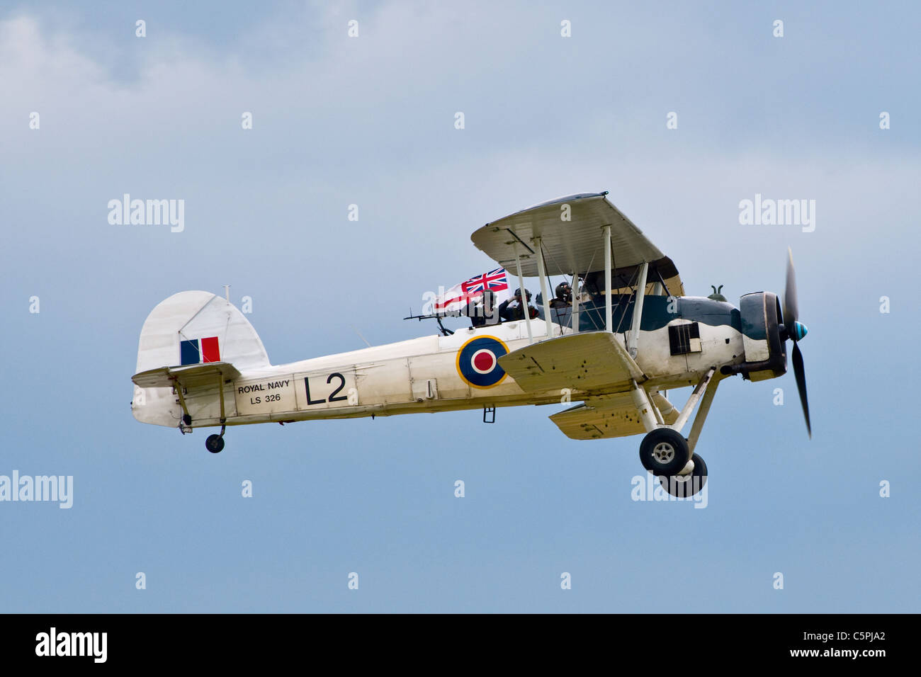 Oldtimer-Flugzeuge Royal Navy Schwertfisch II fliegen in Duxford Air 2011 Show Stockfoto