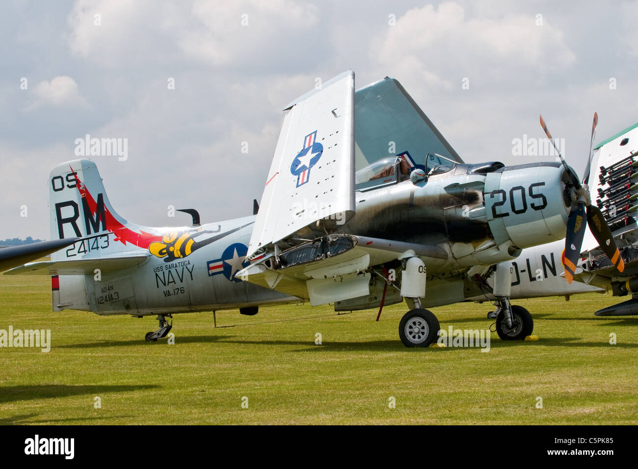Douglas Skyraider A - 1D mit gefalteten Flügeln Stockfoto