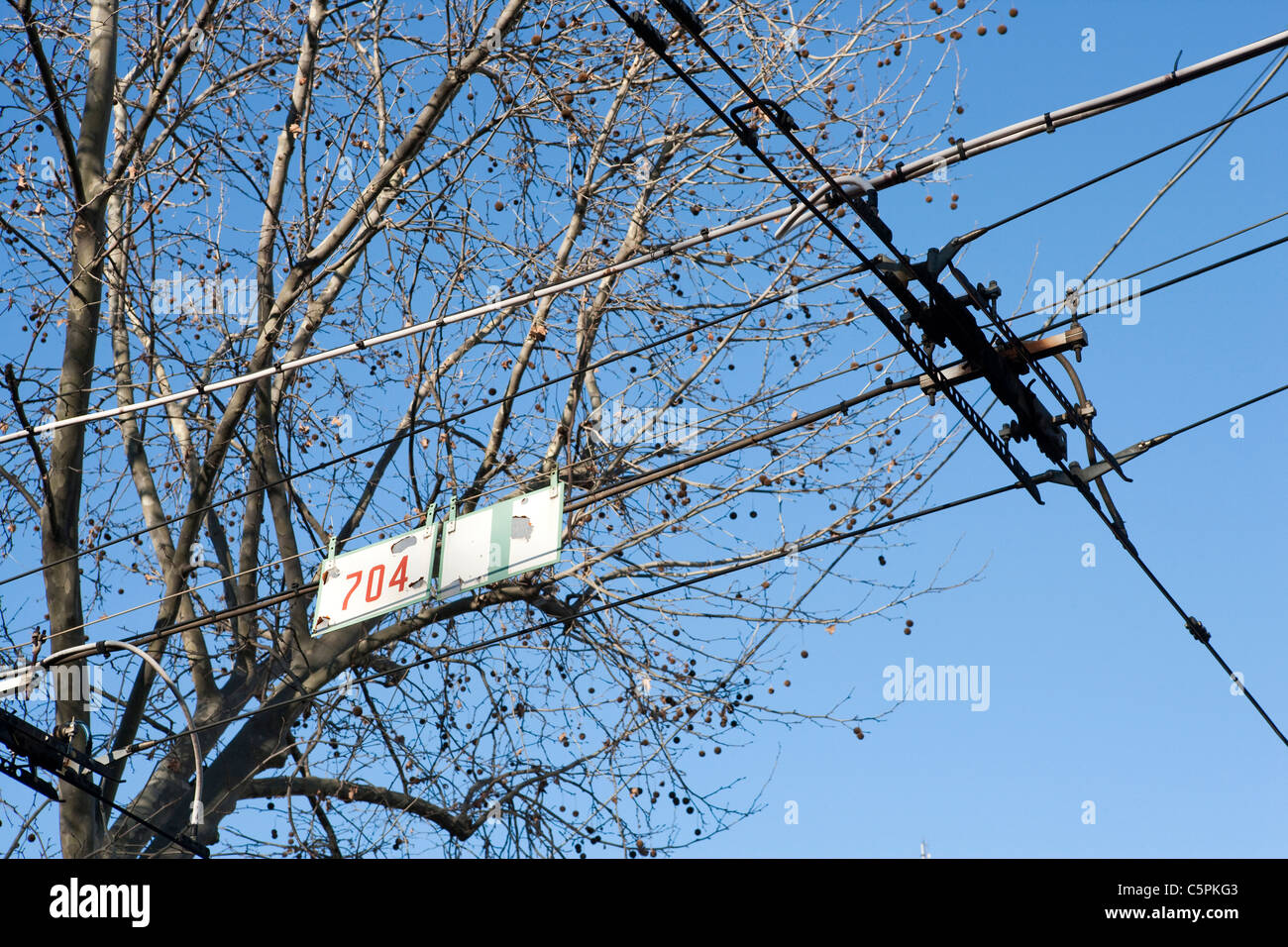 Obenliegende Straßenbahn macht elektrische Leitungen Detail in Rom Italien Stockfoto