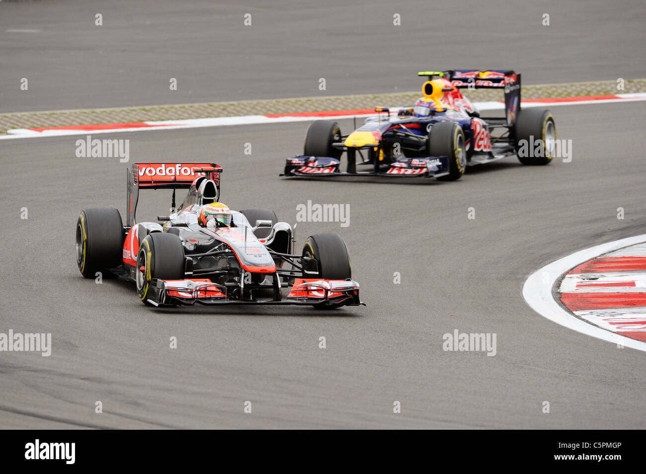 Lewis Hamilton vor Mark Webber in der deutschen Formel 1 Grand Prix 2011 Stockfoto