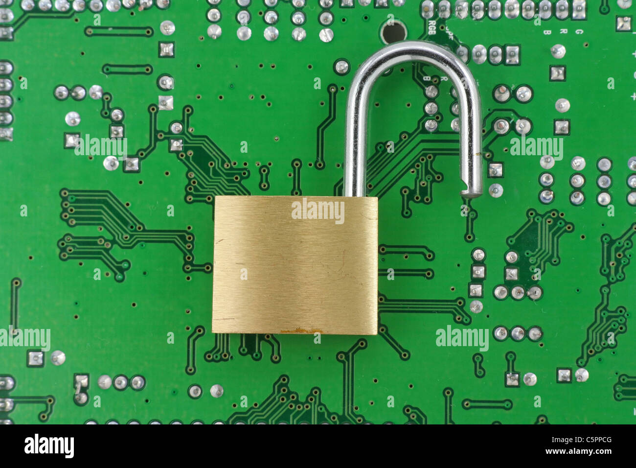 Sperre und Leiterplatte, Konzept der Computersicherheit eröffnet Stockfoto