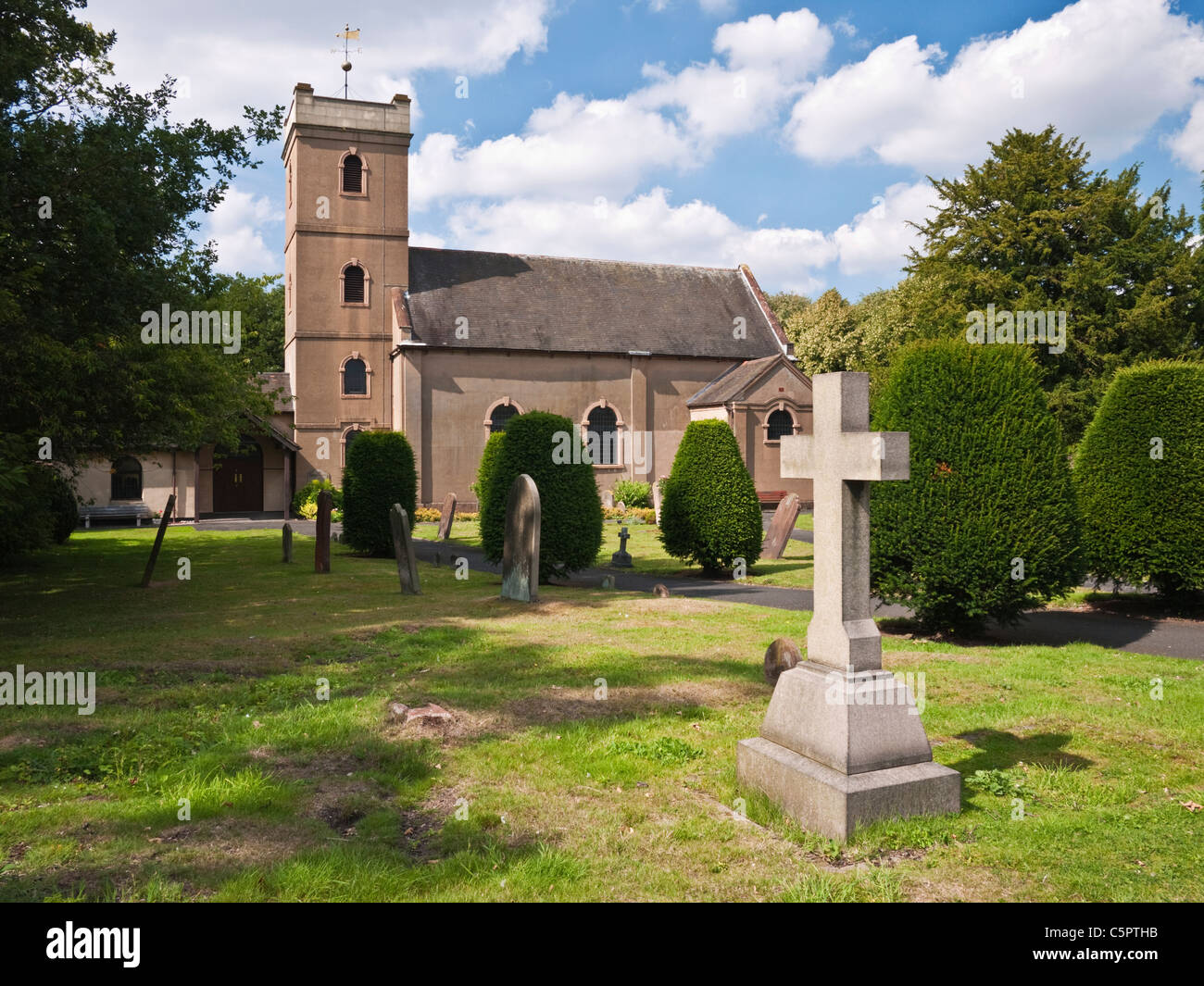 Die St.-Michael-Kirche und Allerheiligen in das Dorf Himley an der South Staffordshire & West Midlands-Grenze. Stockfoto