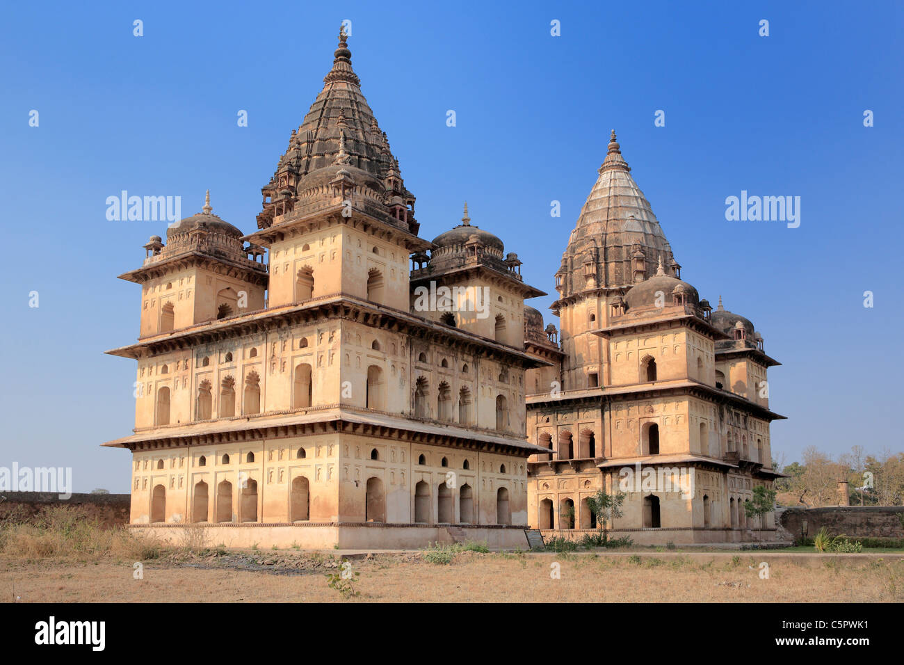 Chhattri (royal Kenotaphen), 16.-17. Jahrhundert, Orchha, Staat Madhya Pradesh, Indien Stockfoto