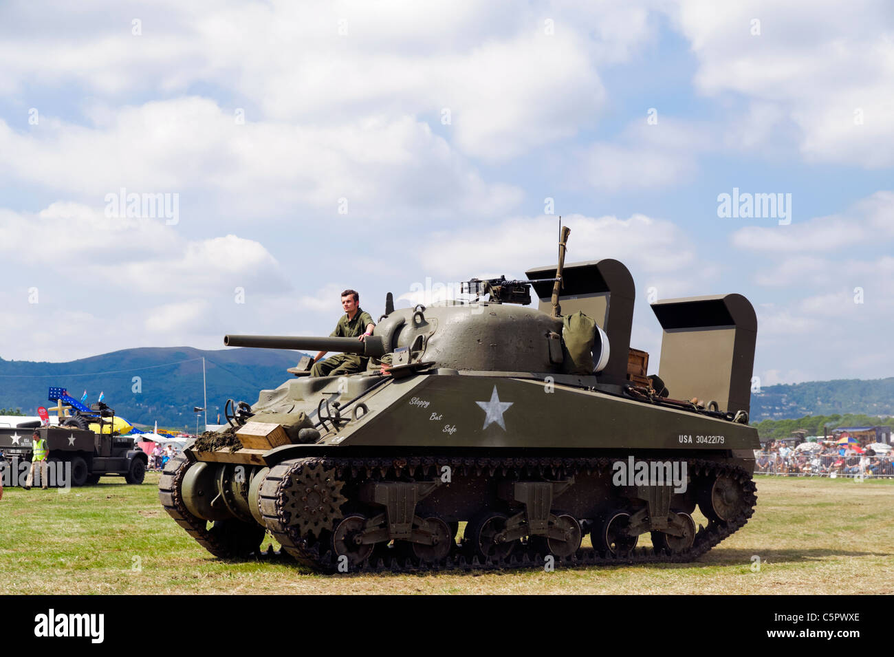 WW2 Sherman M4 Tank 1943 militärische Reenactment, bei Welland Steam Rally 2011, England, UK. Schnorchel ausgestattet, um Luft-Zufuhr für Amp- Stockfoto