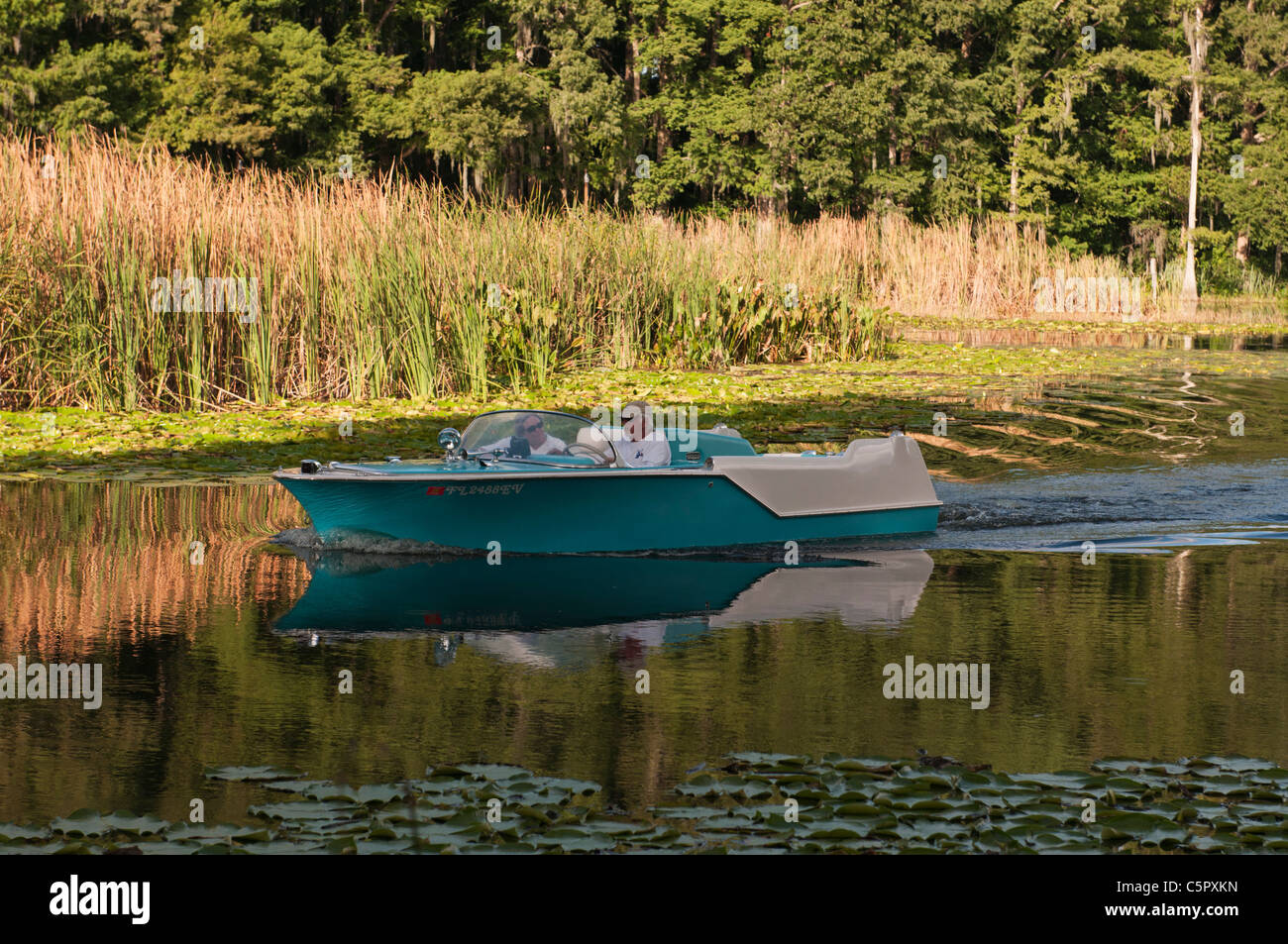 1957 Arena Handwerk Sportster Baracuda classic Boot Kurs auf der Haines Creek River in den Lake County Leesburg, Florida USA Stockfoto