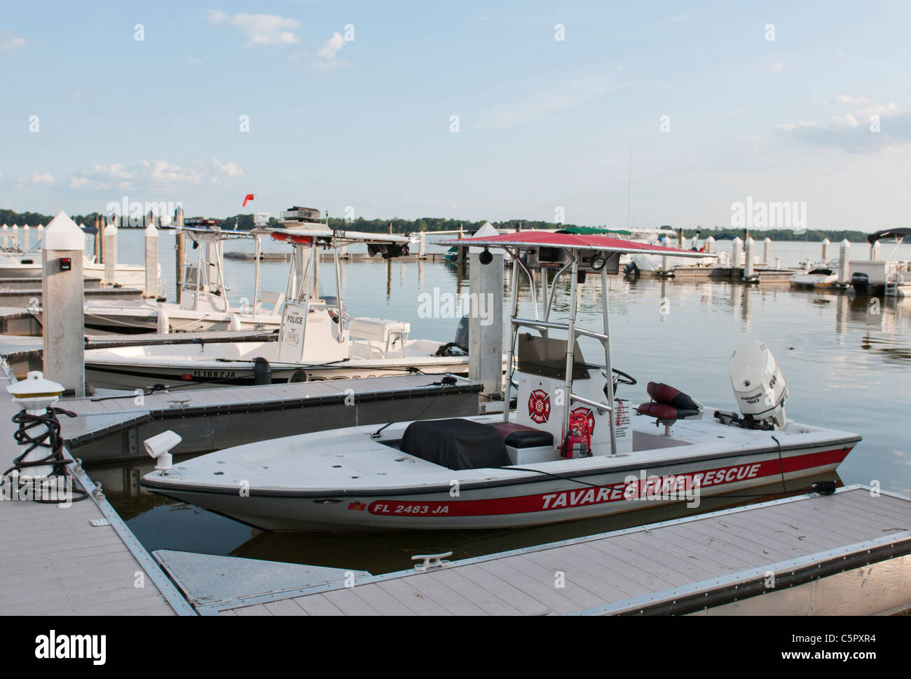 Fire Rescue Boot Tavares, Florida USA Seehafen Flughafen Lakeport Stockfoto