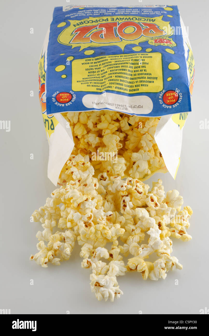 Paket von frisch Essen aus der Mikrowelle Popz Butter Mikrowellen-Popcorn. Stockfoto