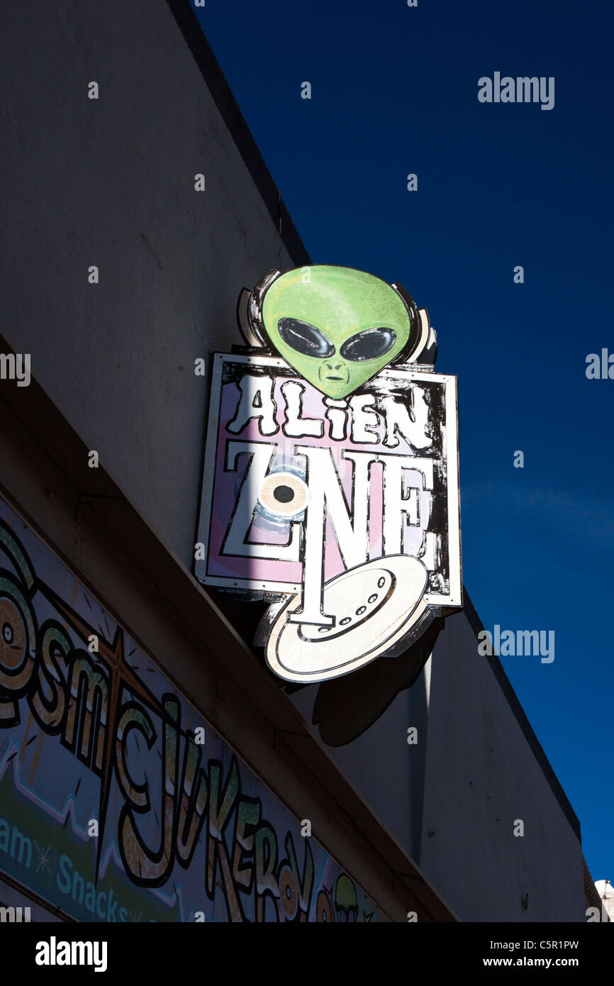 Alien Zone Shop Zeichen, Roswell, New Mexico, Vereinigte Staaten von Amerika Stockfoto