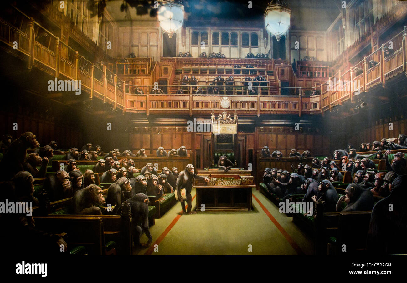 Banksy Gemälde des britischen Parlaments in Westminster mit Affen debattieren im House Of Commons Stockfoto