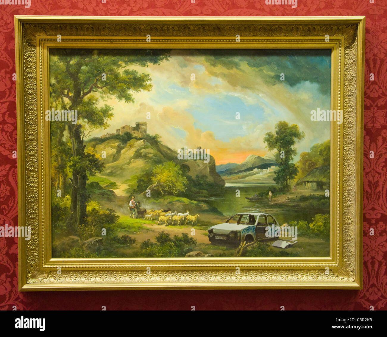 Banksy Bild der traditionellen Landschaft mit verlassenen Auto, die Ausstellung "Banksy vs. Bristol Museum" Stockfoto