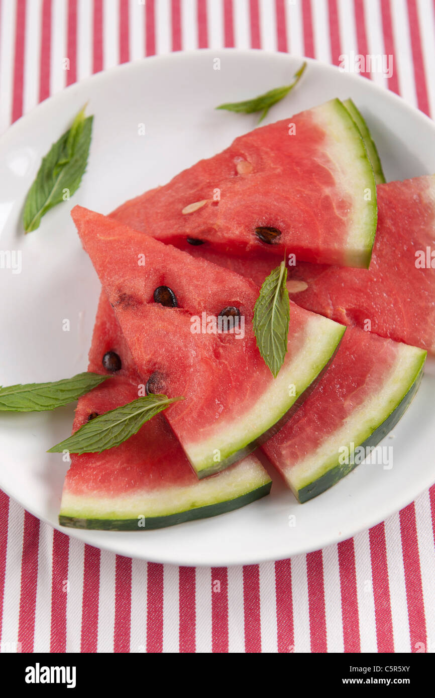 Scheiben von frischen Wassermelone in einem Teller Stockfoto