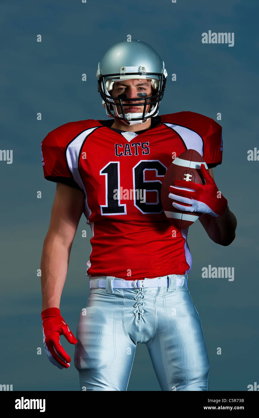 American Football Spieler mit Ball Porträt. Stockfoto