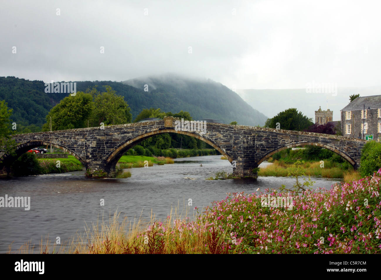 Brücke in Llanwrst in den Nebel, North Wales, UK Stockfoto