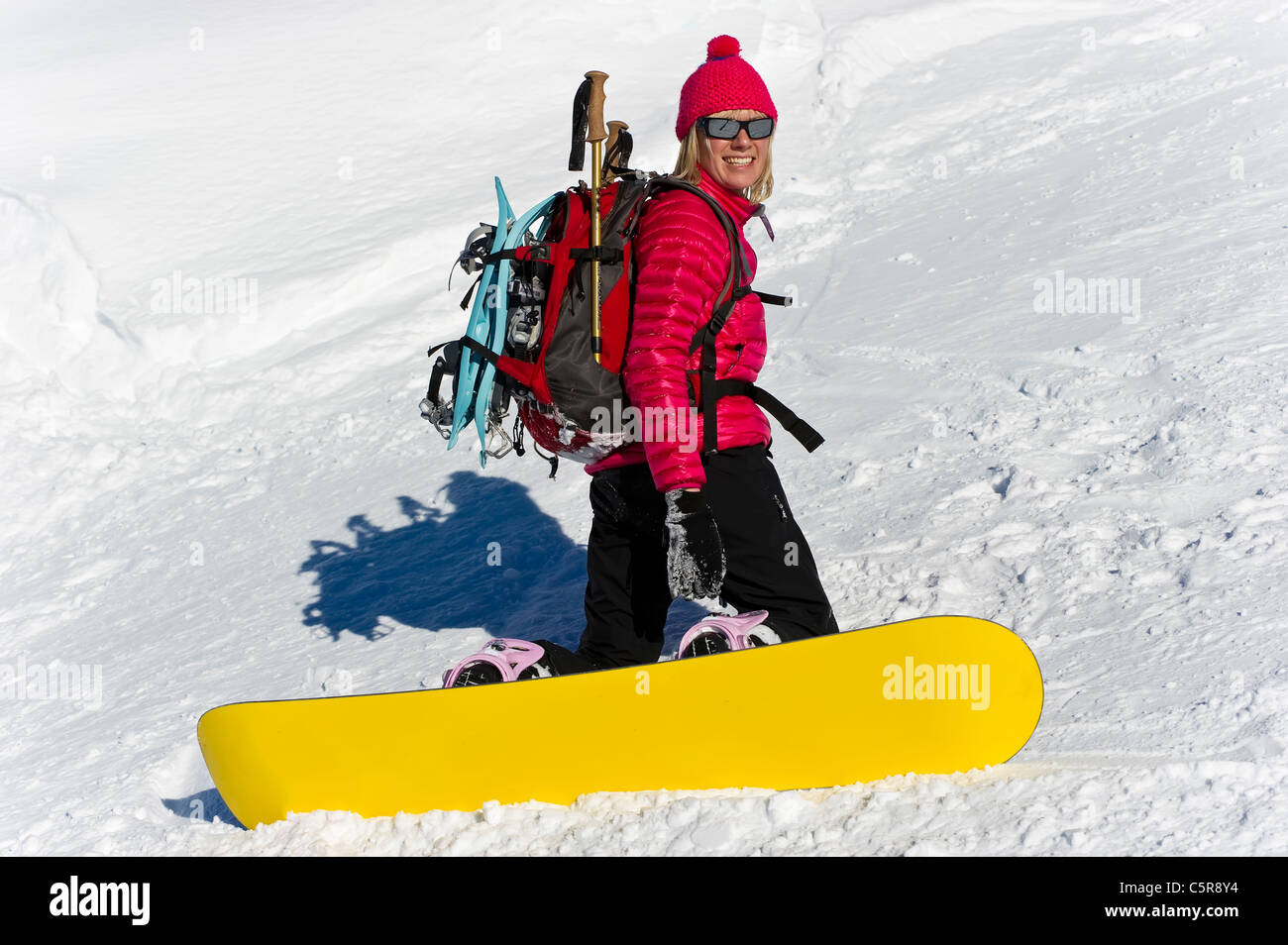 Weiblichen Snowboarder amüsiert sich Stockfoto