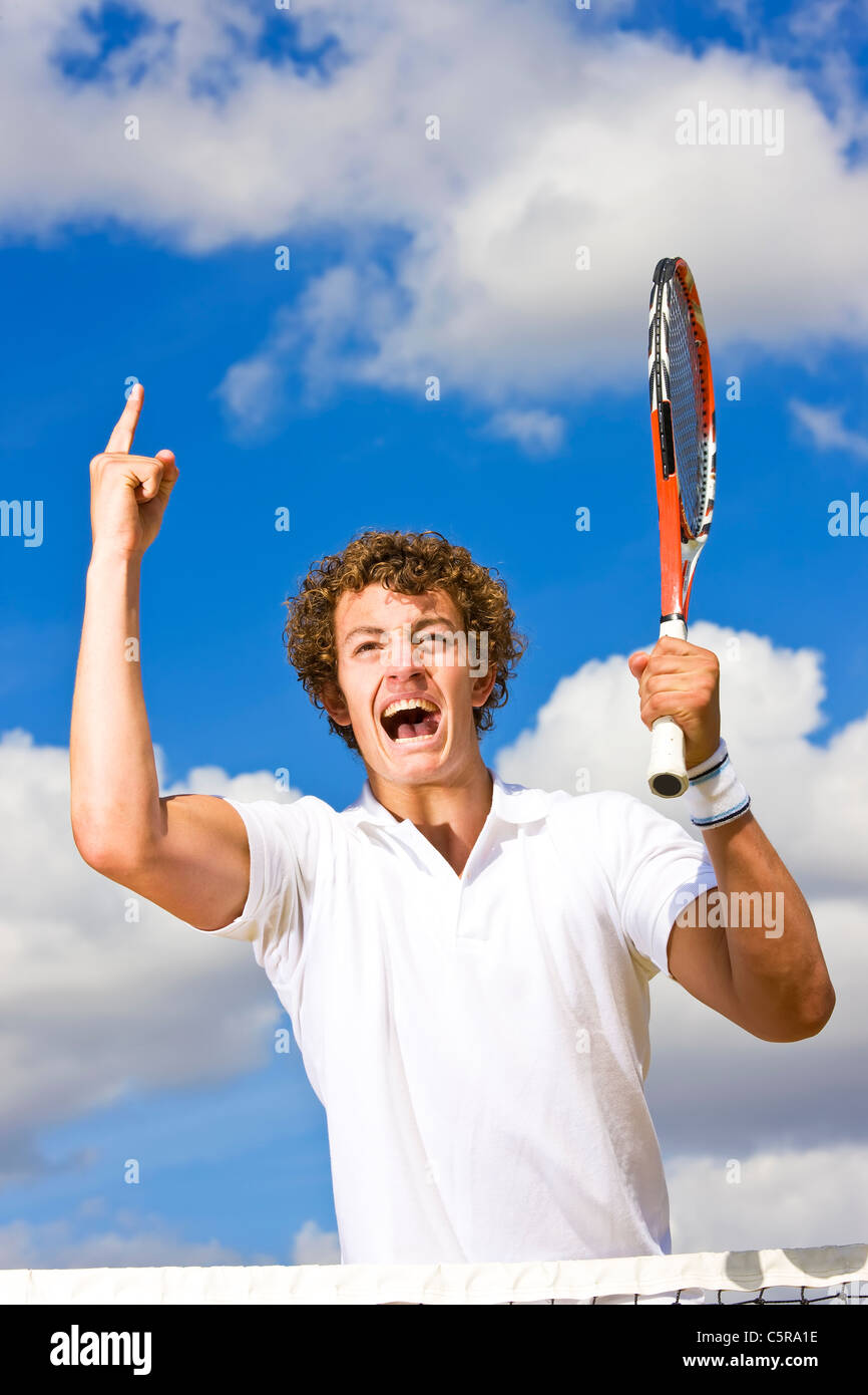 Ein Tennisspieler feiert, ein Sieger. Stockfoto
