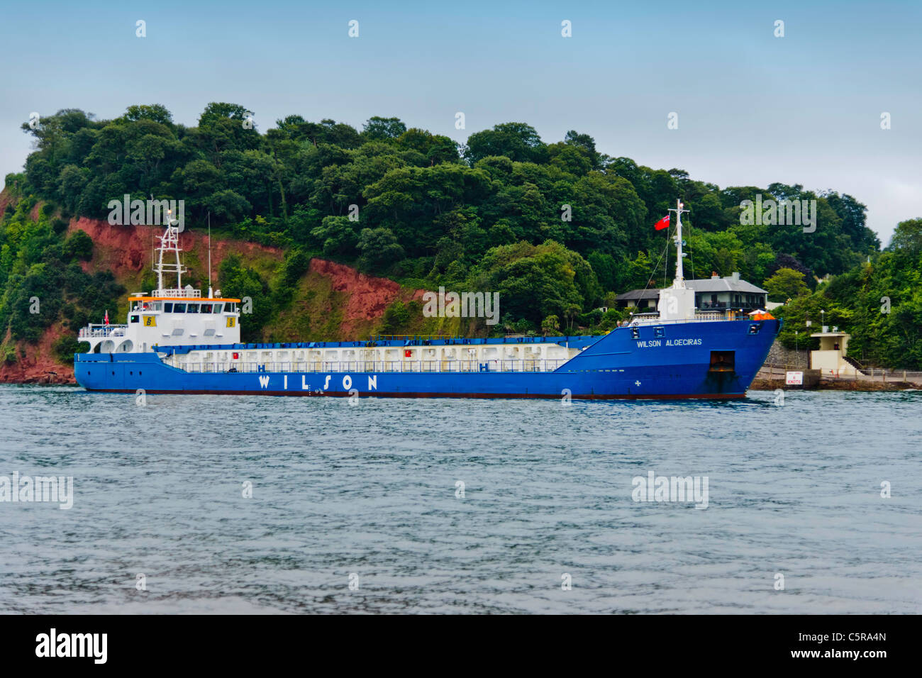 Der Frachter Wilson Algeciras tritt der Fluß Teign in Teignmouth Port South Devon UK. Stockfoto