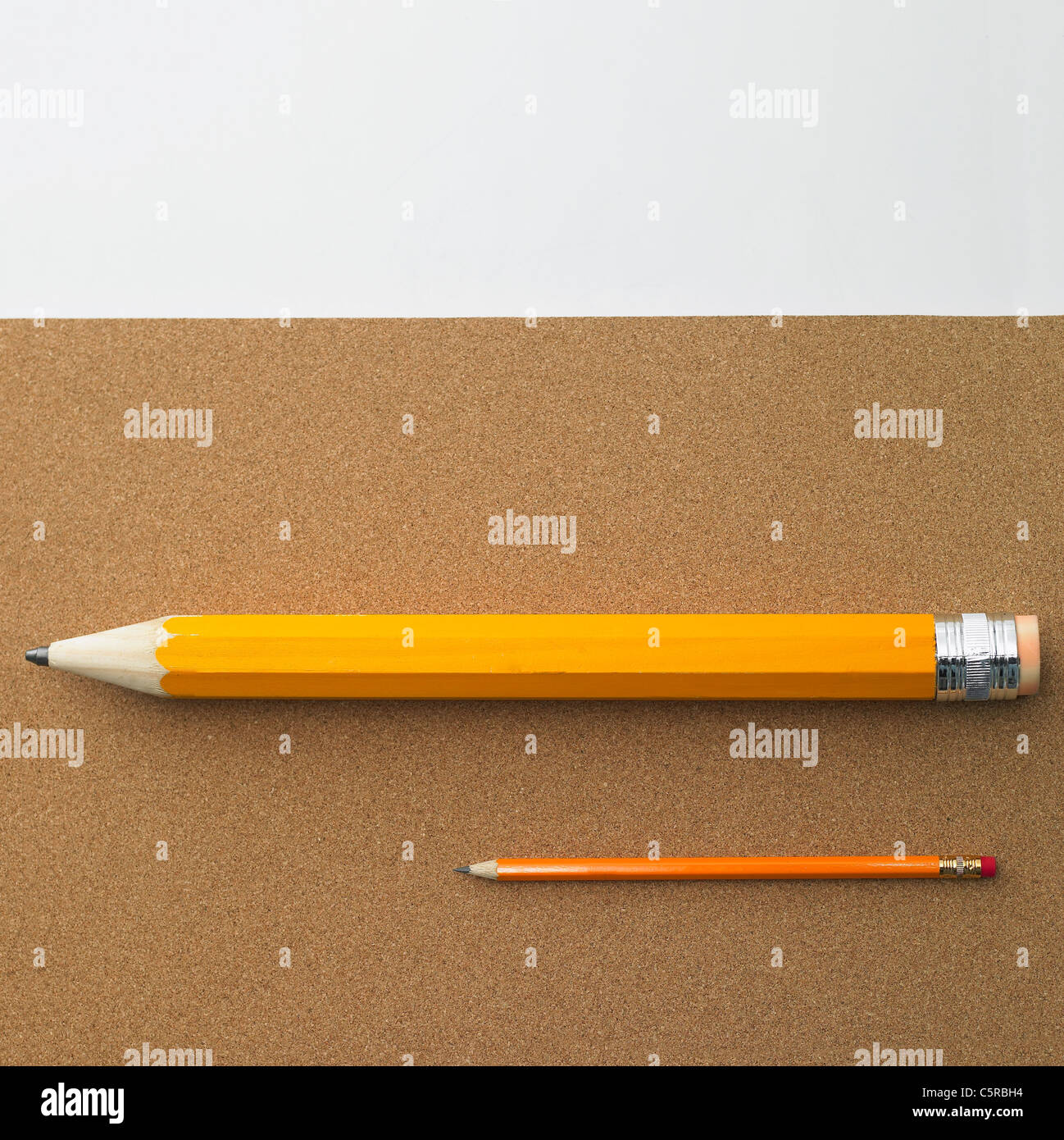Große und kleine Stifte Stockfoto