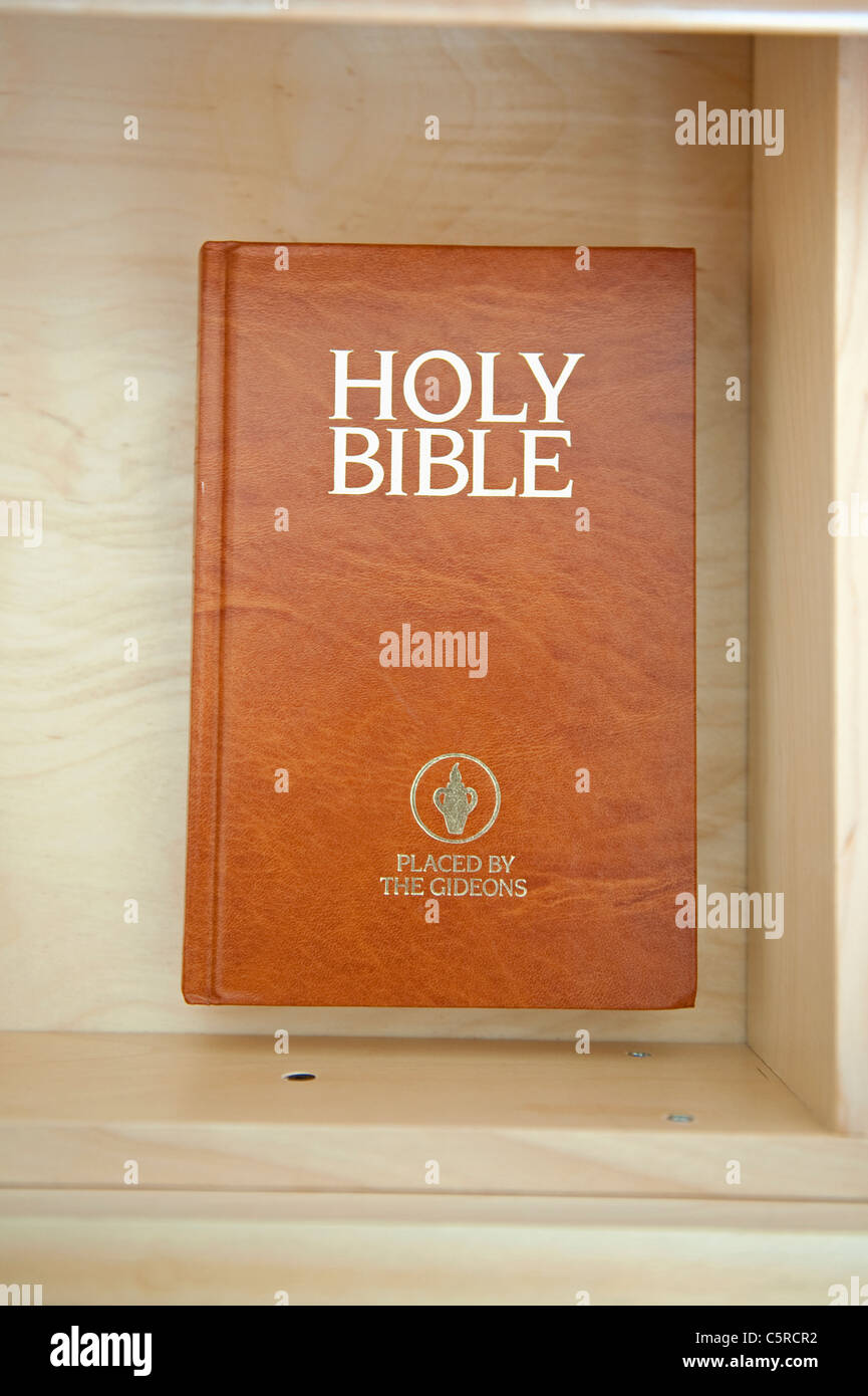 Bibel von den Gideons in einer Hotel-Schublade links. Stockfoto