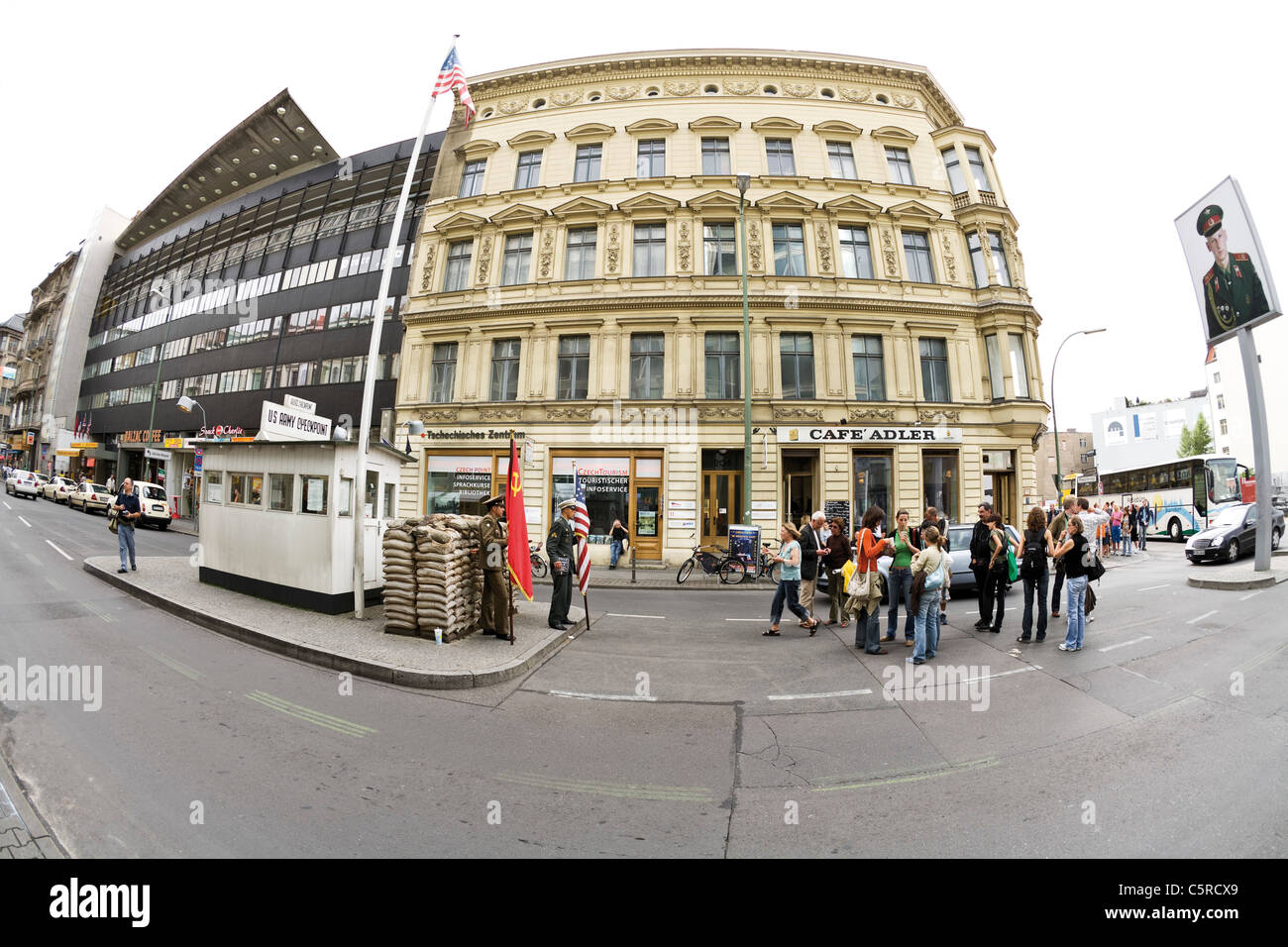 Deutschland, Berlin, Checkpoint Charlie (Fisch-Auge Ansicht) Stockfoto