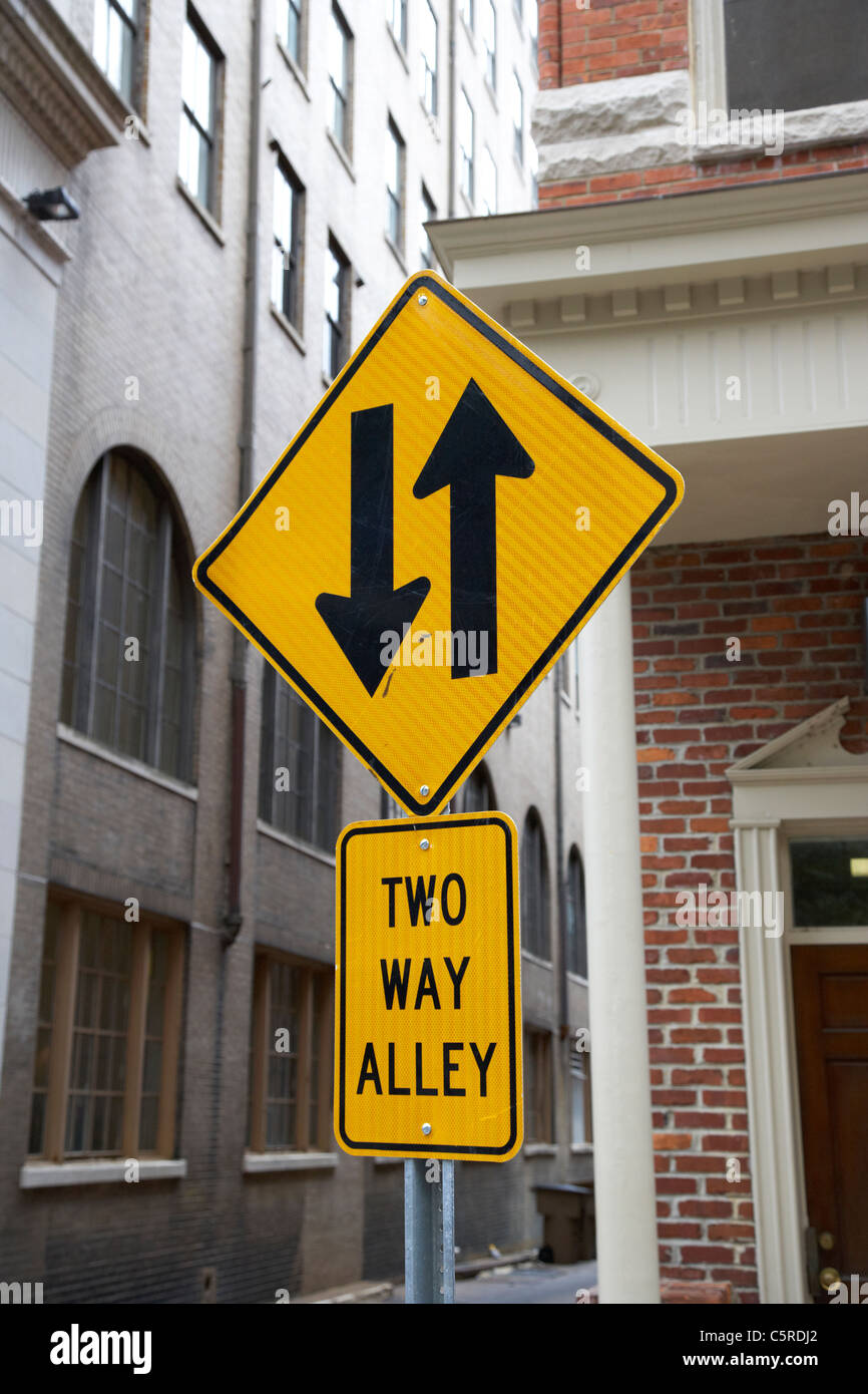 zwei-Wege-Gasse-Schild im Drucker Alley Nashville Tennessee USA Stockfoto