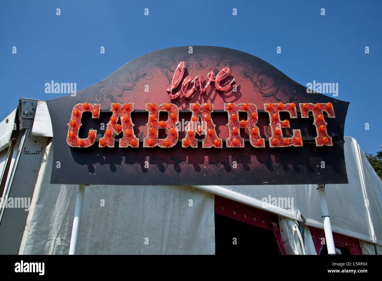 Liebe Kabarett Zeichen, Latitude Festival 2011, Suffolk, England, Vereinigtes Königreich. Stockfoto