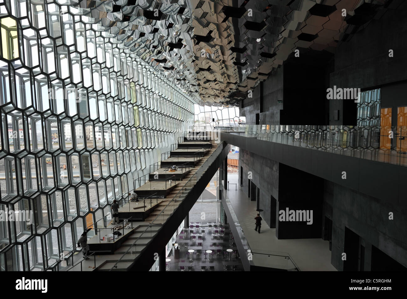 Innenraum des Harpa Konzerthaus und Konferenzzentrum In Reykjavik Island Europa Stockfoto