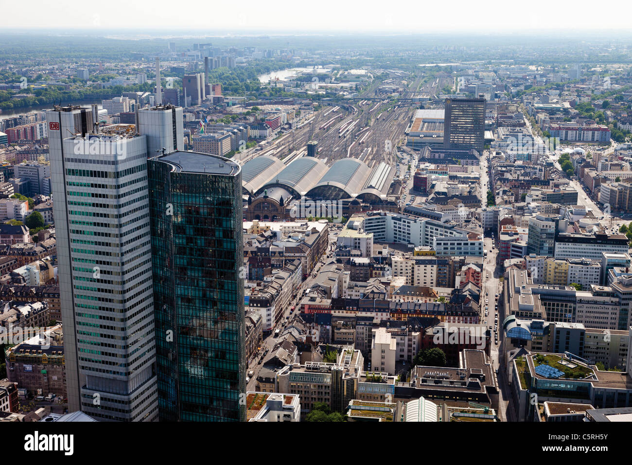 Europa, Deutschland, Hessen, Frankfurt, Ansicht des Stadtbildes mit Dresdner Bank, Skyper und Hauptbahnhof Stockfoto