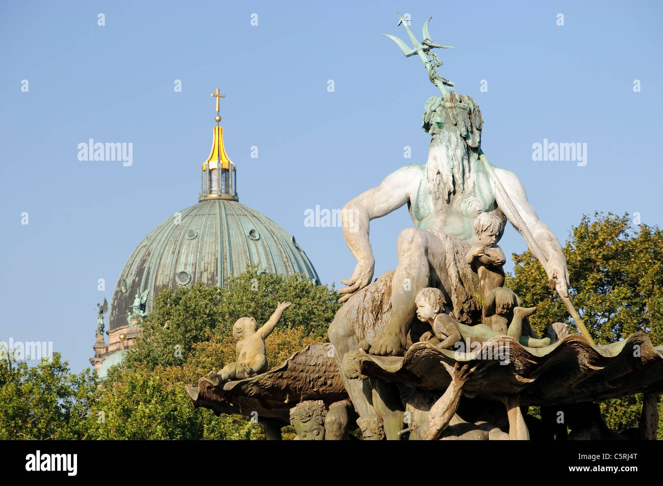 Neptunbrunnen-Brunnen und der Dom, Bezirk Mitte, Berlin, Deutschland, Europa Stockfoto