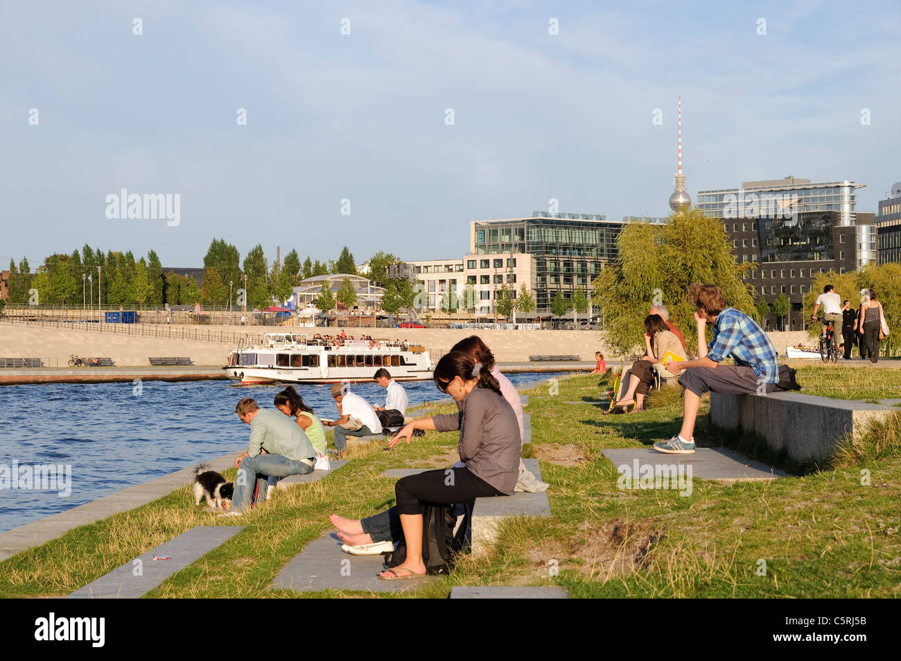 Lifestyle in der Spree, Bonns Regierungsviertel, Berlin, Deutschland, Europa Stockfoto