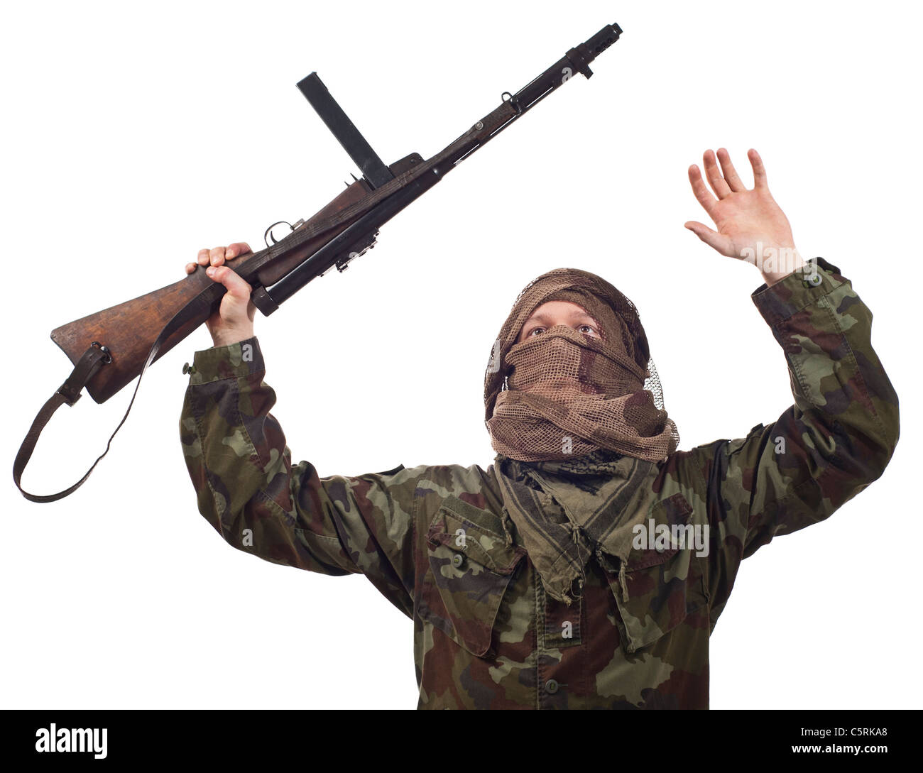 Ein getarntes Guerilla-Krieger für den Krieg schreien. Stockfoto