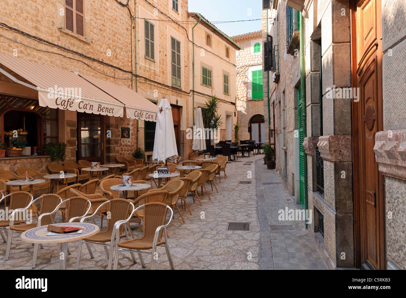 Straßencafé in das Bergdorf Fornalutx, Mallorca, Spanien, Europa Stockfoto