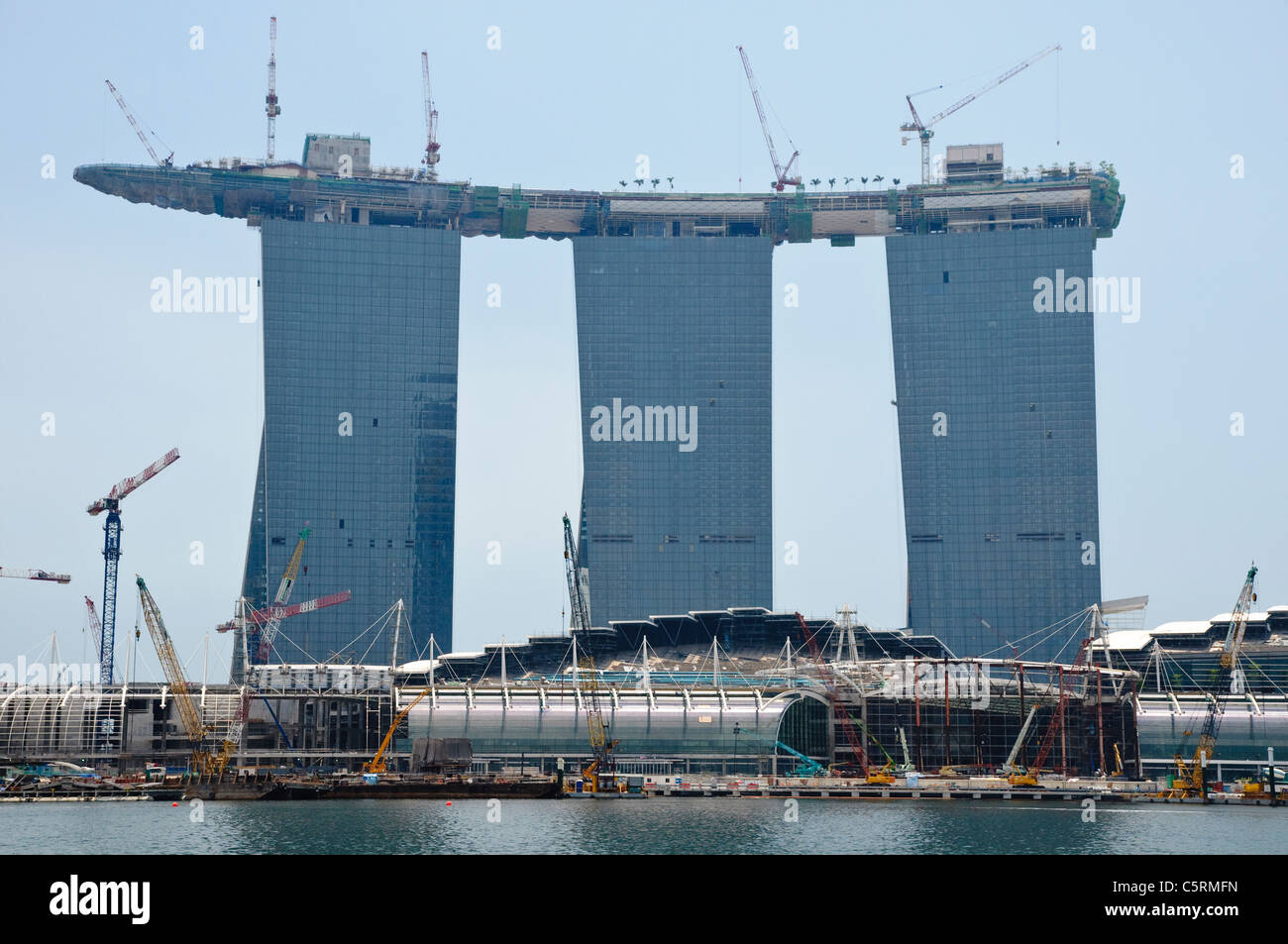 Die neu erbaute Marina Bay Sands mit Convention Center, Casino, Theater und ein Hotel, Singapur Stockfoto