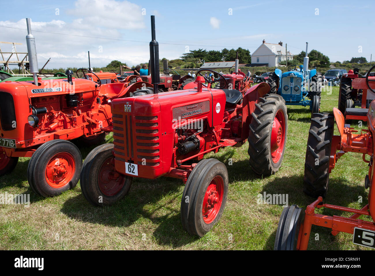 Mc Cormick International B-275 bei St Buryan-Oldtimer-Traktor-Rallye 1958-1968 Stockfoto