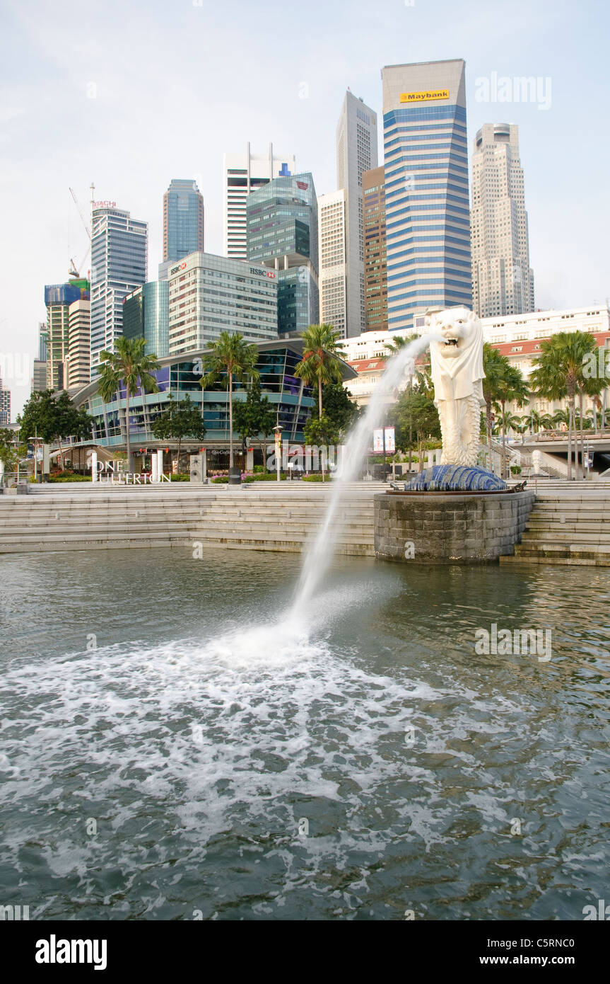 Der Merlion an der Marina Bay, Wahrzeichen der Stadt, entworfen von dem Künstler Fraser Brunner im Jahre 1964, Skyline, Singapur Stockfoto