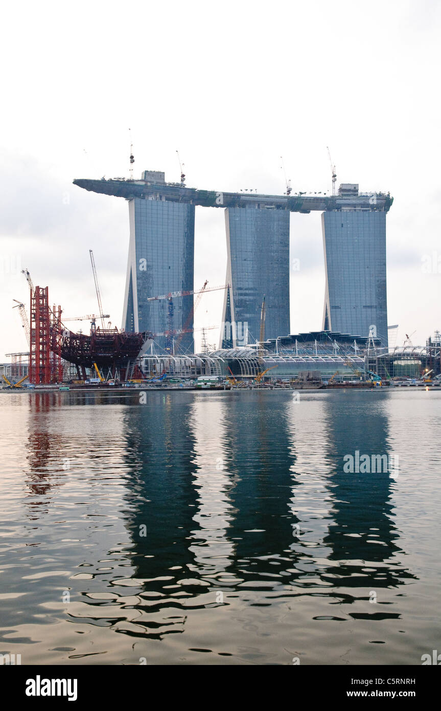 Der neu erbaute Komplex Marina Bay Sands, Convention Center, Casino, Theater, Museum und ein Hotel, Singapur Stockfoto