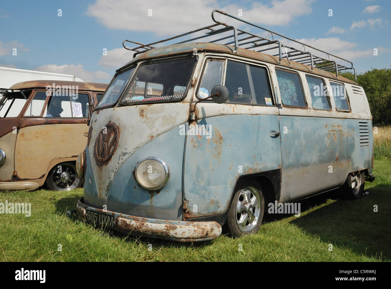 Ein Split-Screen VW-Bus. Santa Pod, Northants, England. Stockfoto