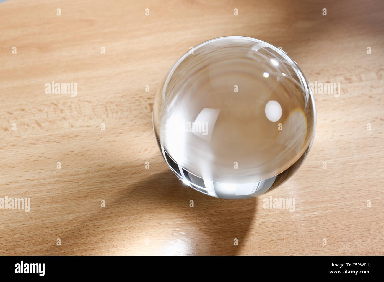Krystal ball -Fotos und -Bildmaterial in hoher Auflösung – Alamy