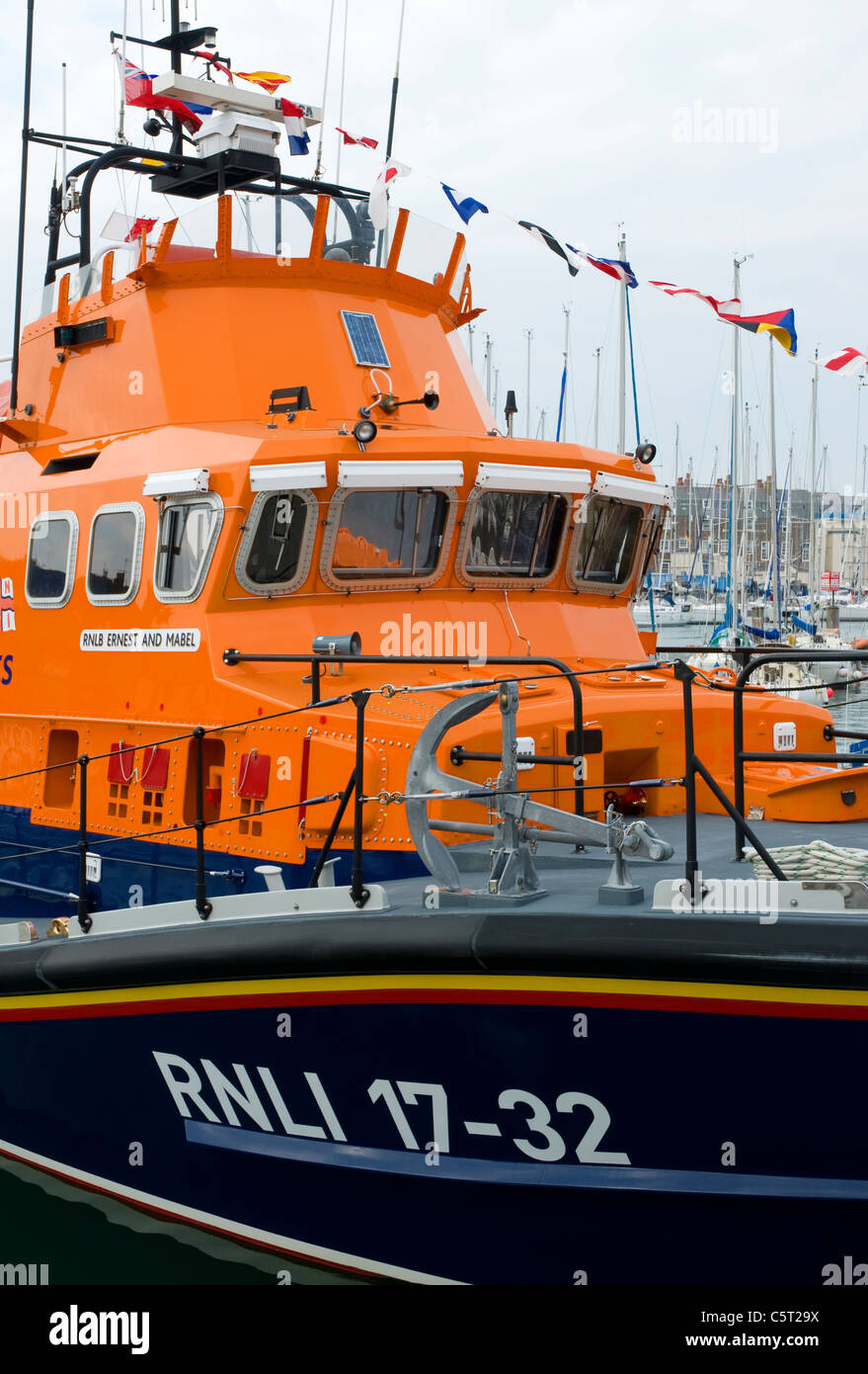 Die Weymouth Rettungsboot, RNLB Ernest und Mabel, im Dock am alten Hafen von Weymouth. Stockfoto