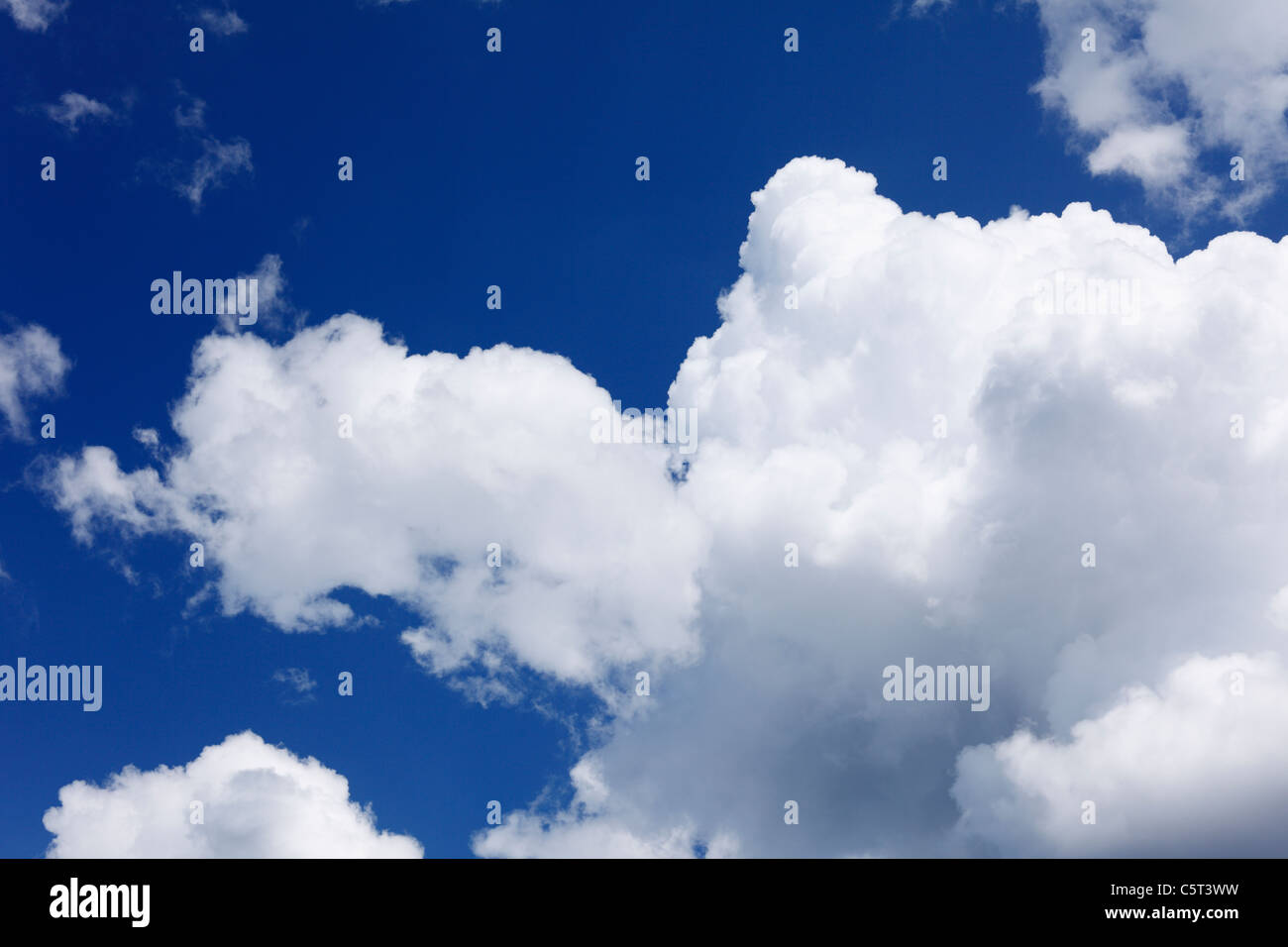 Deutschland, Bayern, Blick auf Wolken Himmel Stockfoto