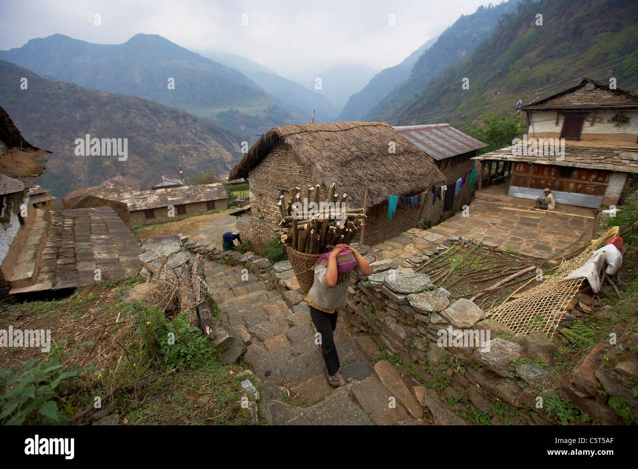 Der Himalaya Dorf Landruk auf dem Annapurna Circuit trek Eingang Annapurna Sanctuary, Nepal, Asien Stockfoto