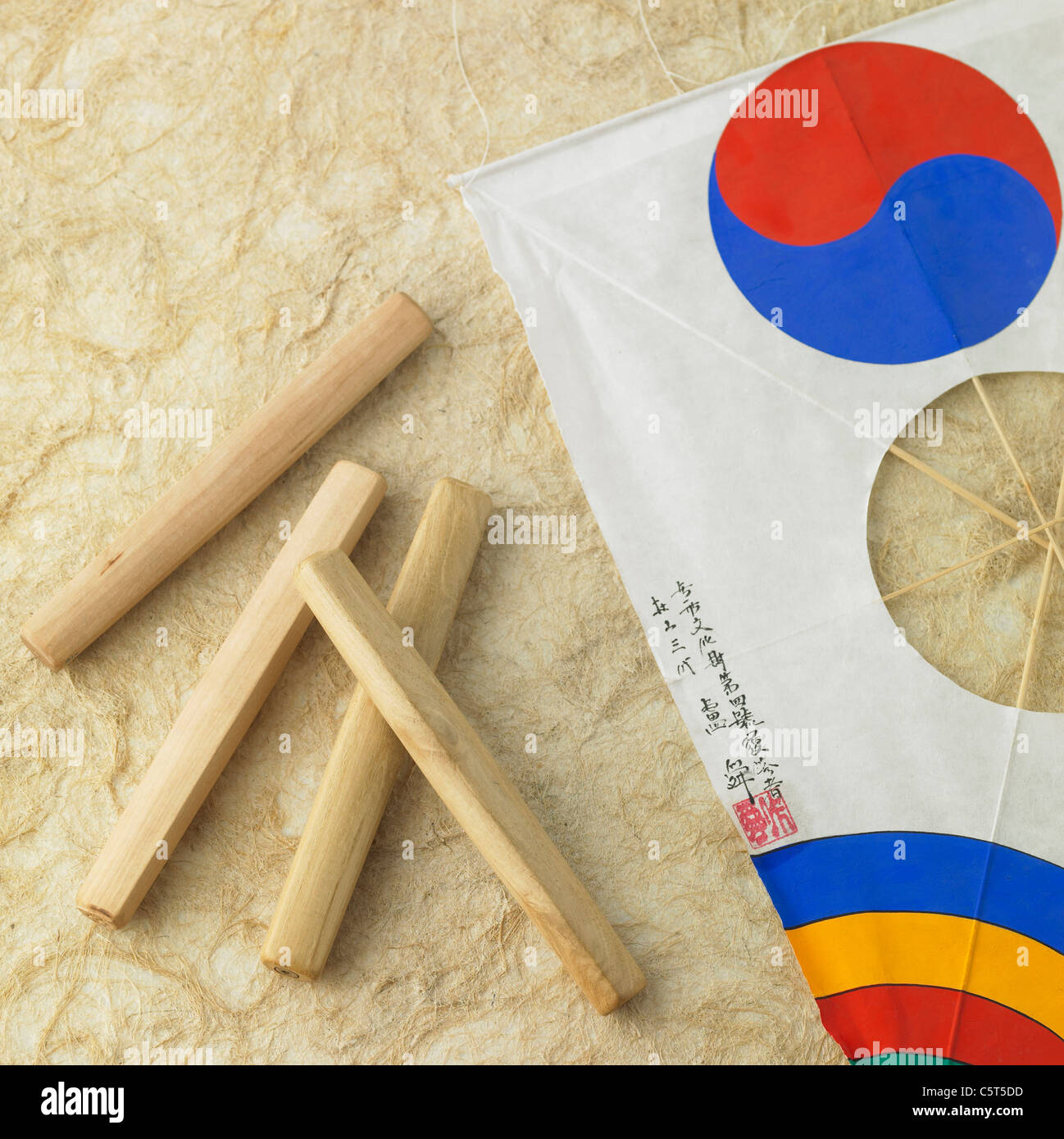 Koreanische traditionelle Kite und yut Stockfoto