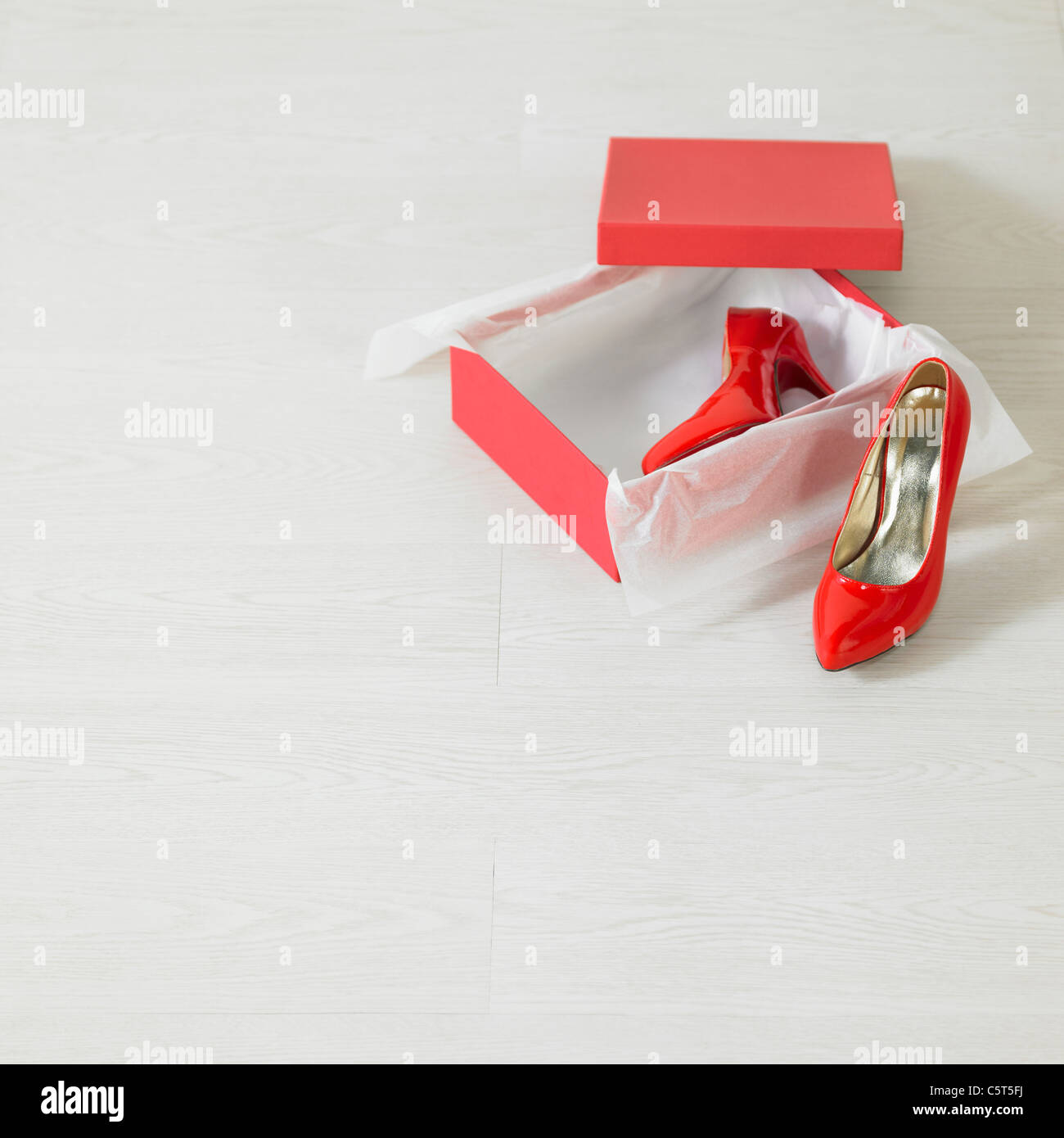 Schuhe in einer box Stockfoto